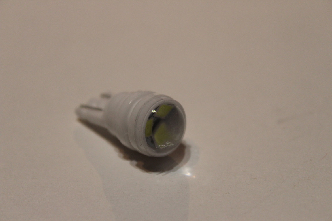 Лампочка светодиодная T10-3SMD-2835 керамика 12V