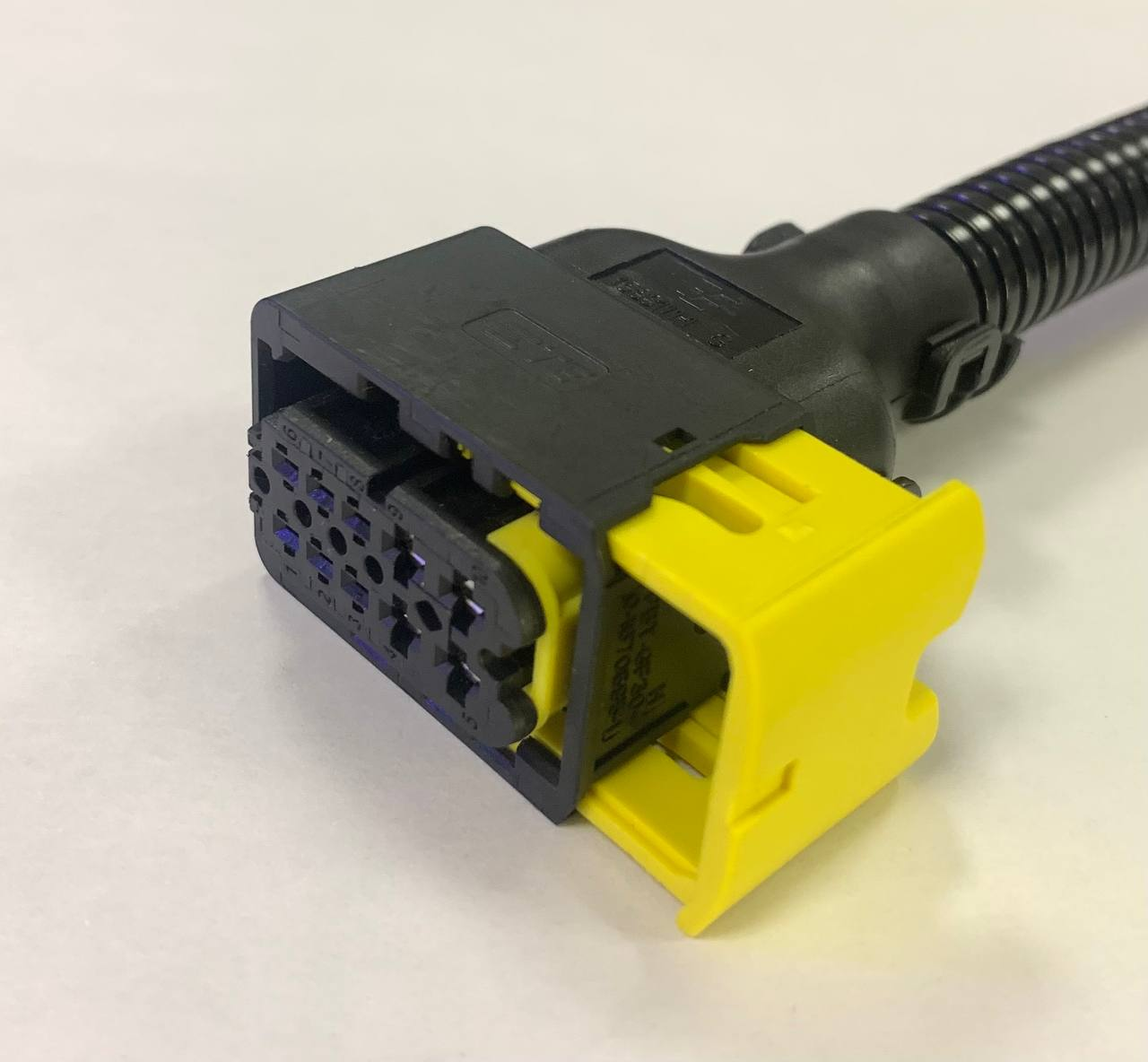 Разъем герметичный гнездовой 10 контактов к передним фарам в гофре для УАЗ.